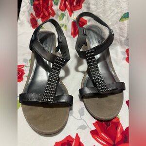 Predictions Comfort Plus Black Sandals 8.5W Wedge Heel Rhinestone strap slip on